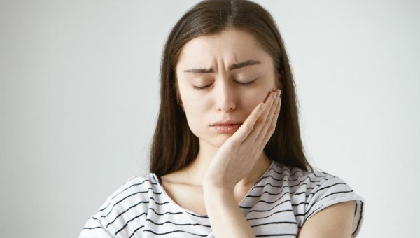 Ini Dia Cara Menghilangkan Sakit Gigi Berlubang Agar Tidak Kambuh Lagi